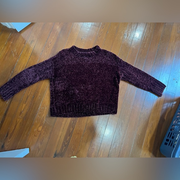 Maroon chenille sweater. Size small. Never worn! - Picture 4 of 5